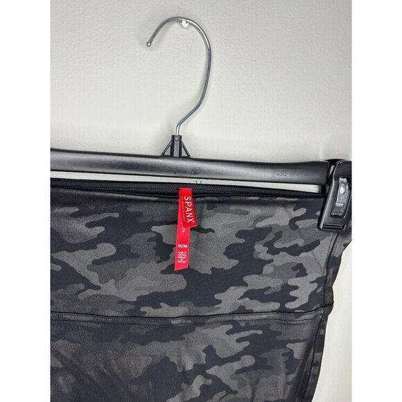 Spanx black camo leggings sz medium women’s athleisure sporty gym yoga - Picture 3 of 7